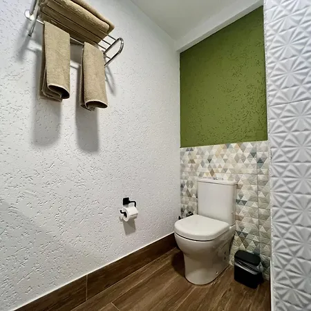 Elm ベッド・アンド・ブレックファスト 3*