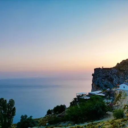 Elm ベッド・アンド・ブレックファスト 3*