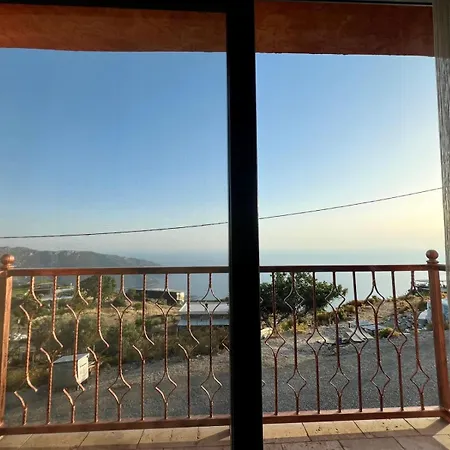 Elm ベッド・アンド・ブレックファスト 3*