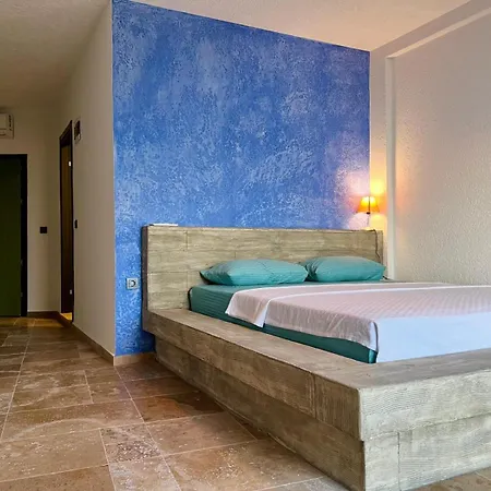 Elm ベッド・アンド・ブレックファスト フェティエ